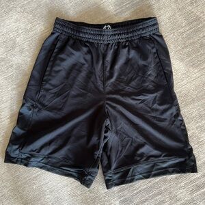 Men’s Under Armor Basketball Shorts - Large